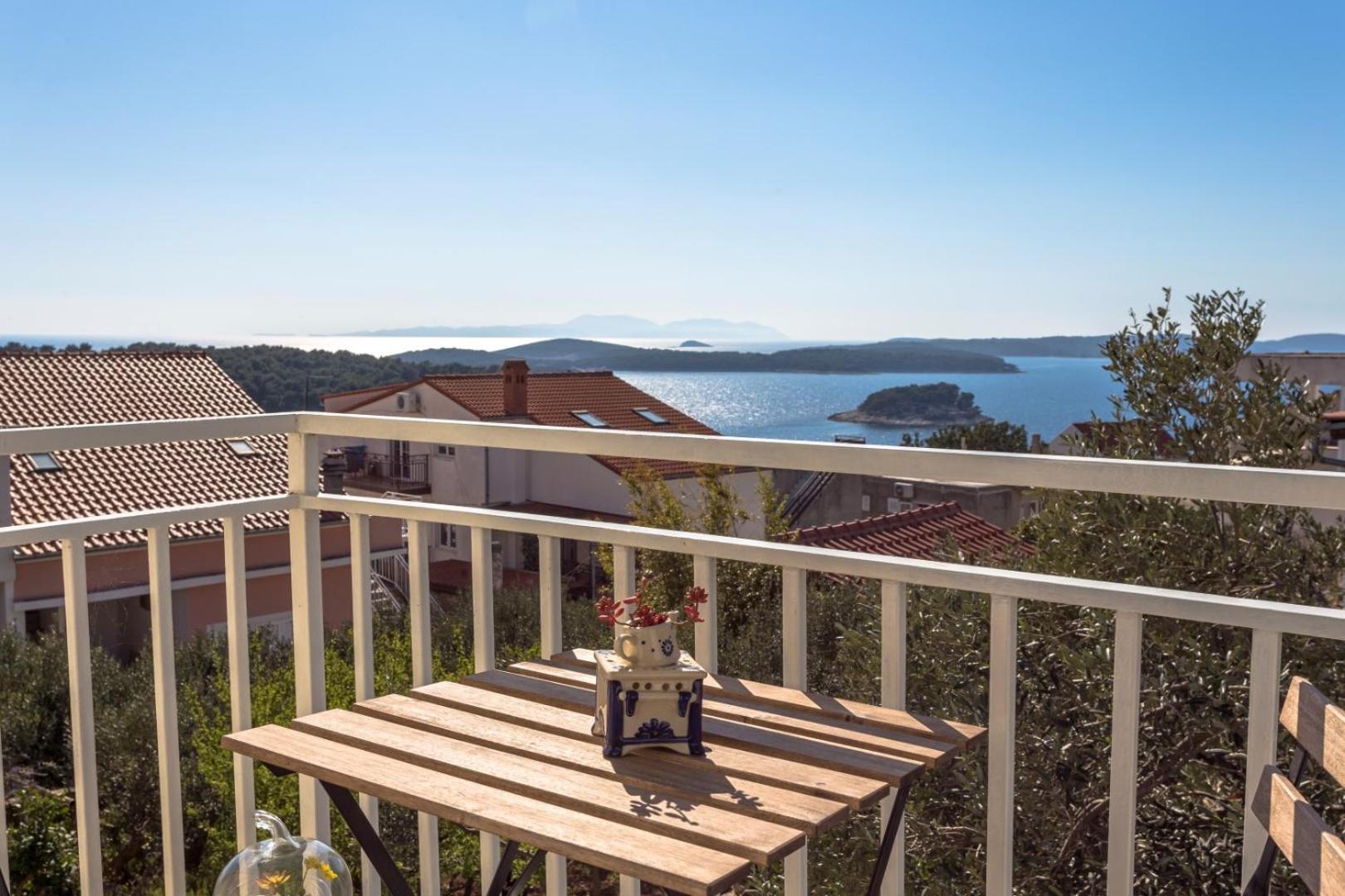 Peaceful Apartment With Beautiful View Хвар Екстер'єр фото