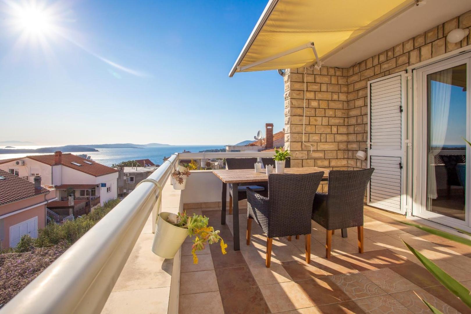 Peaceful Apartment With Beautiful View Хвар Екстер'єр фото