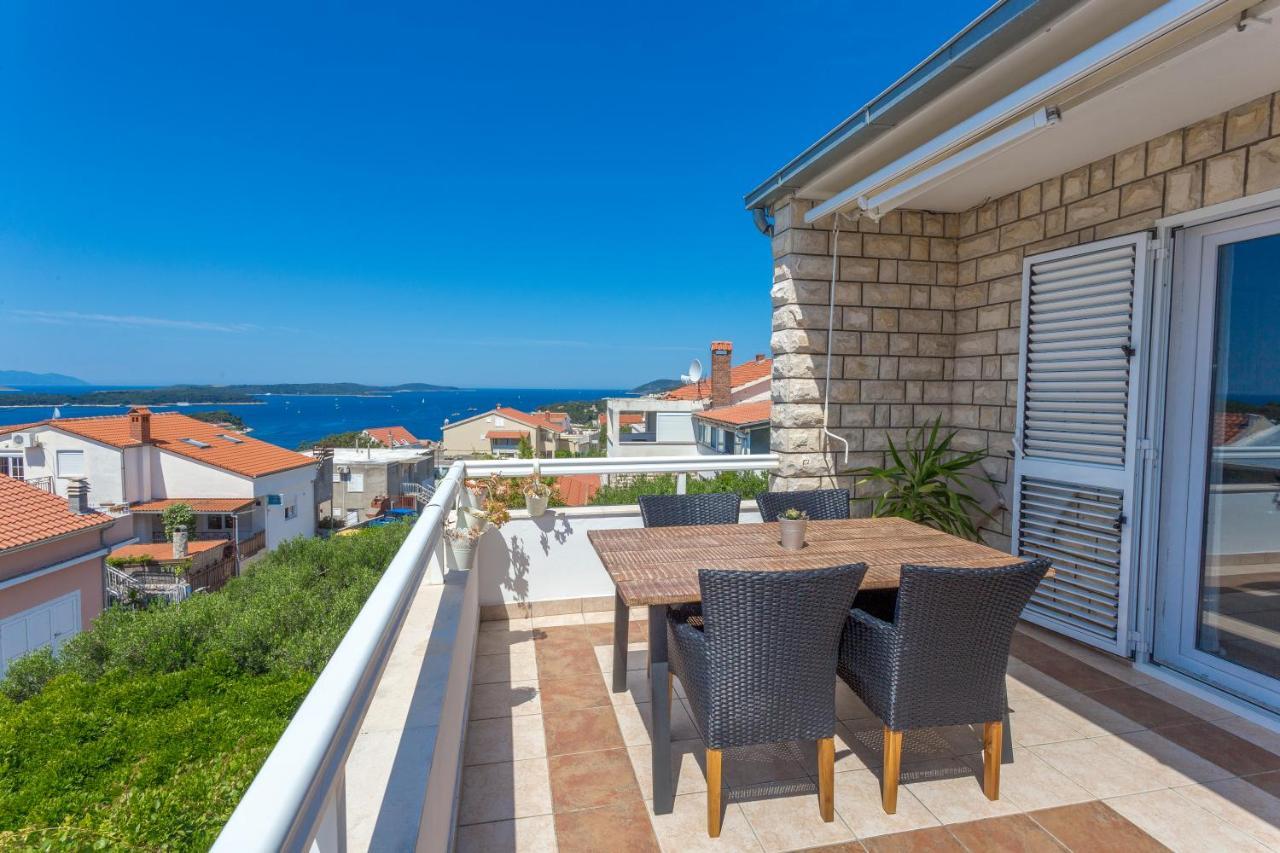 Peaceful Apartment With Beautiful View Хвар Екстер'єр фото