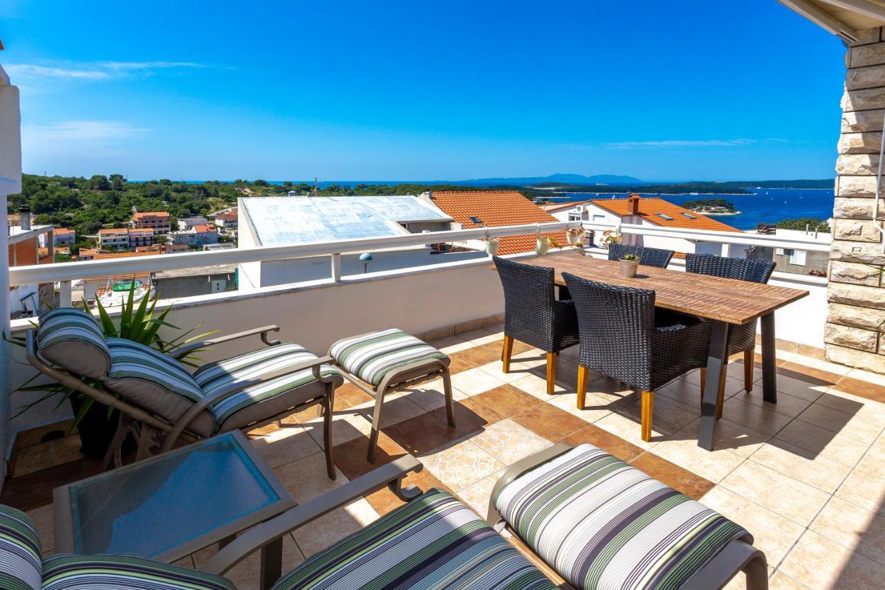 Peaceful Apartment With Beautiful View Хвар Екстер'єр фото